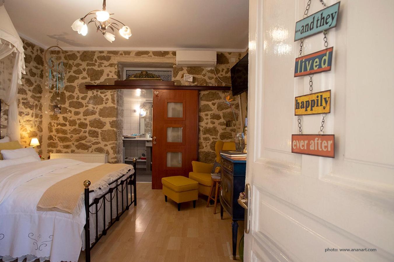Stone Suite In The Center Of Corinth Exterior photo