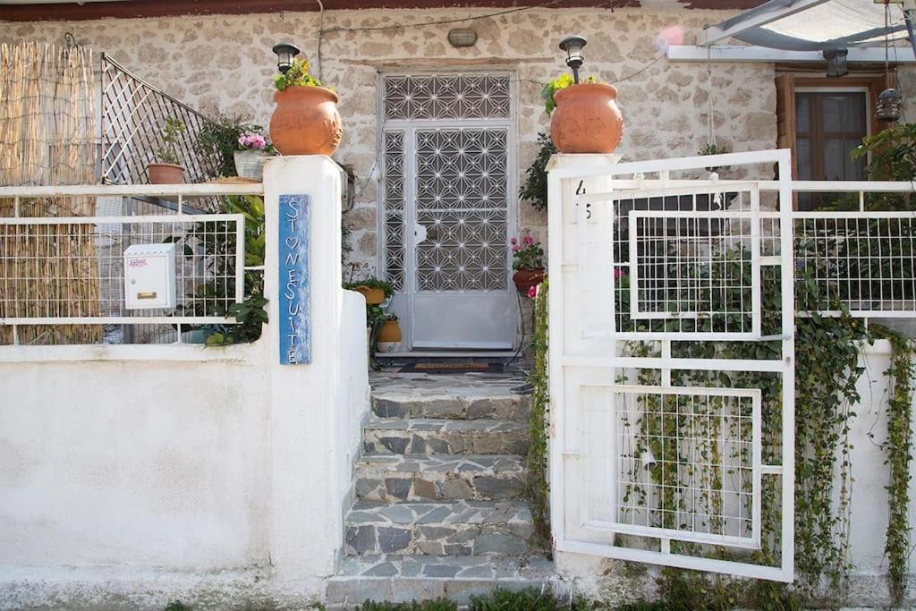 Stone Suite In The Center Of Corinth Exterior photo